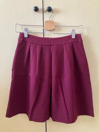 Minifalda color granate Stradivarius - Talla 36
