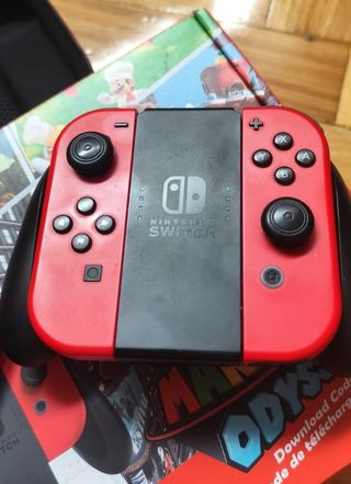 Nintendo Switch Edición Mario (Sin juego)