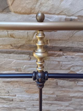 Cabecero cama hierro negro-dorado