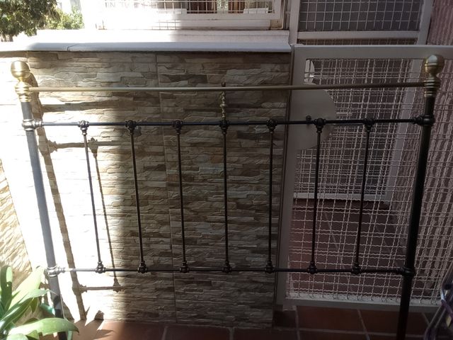 Cabecero cama hierro negro-dorado