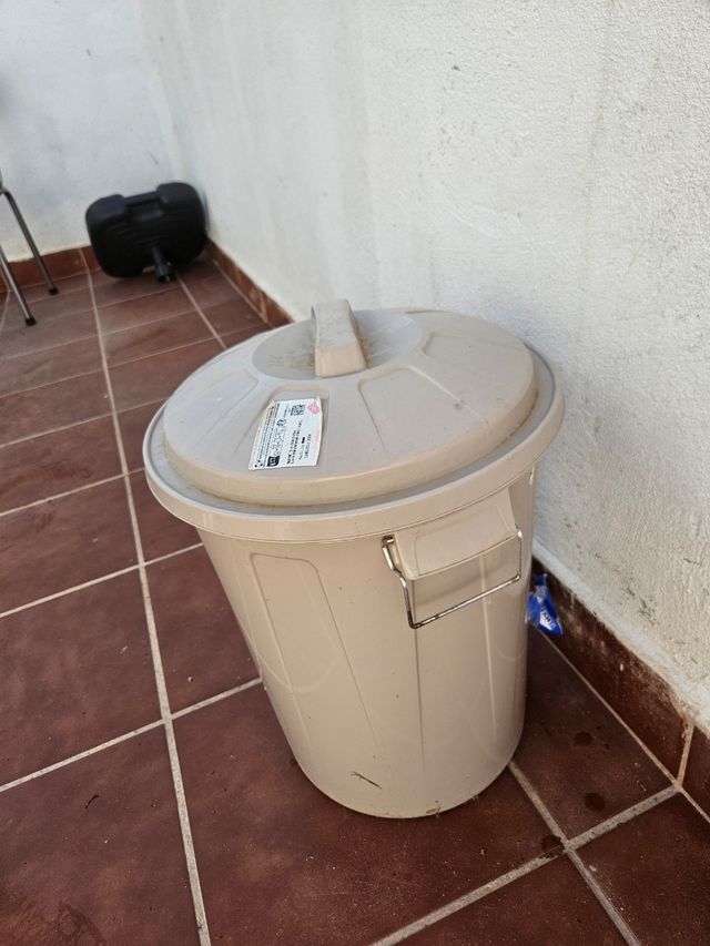 Cubo basura plástico beige