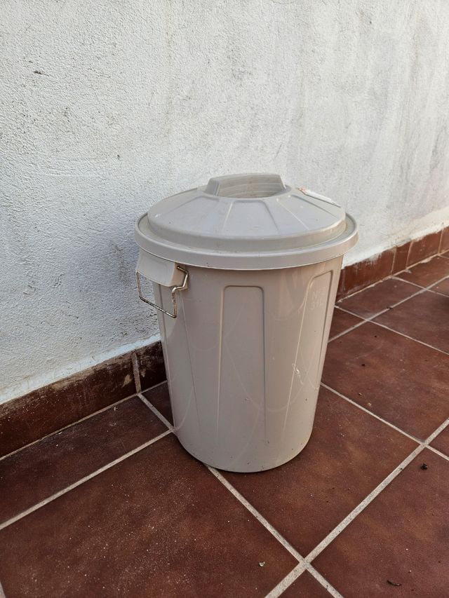 Cubo basura plástico beige