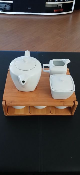 Set da tè in porcellana e bambù