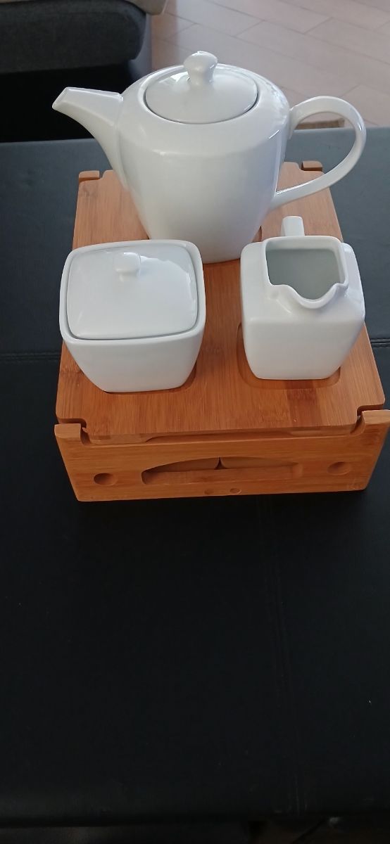 Set da tè in porcellana e bambù