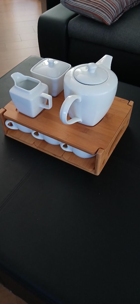 Set da tè in porcellana e bambù