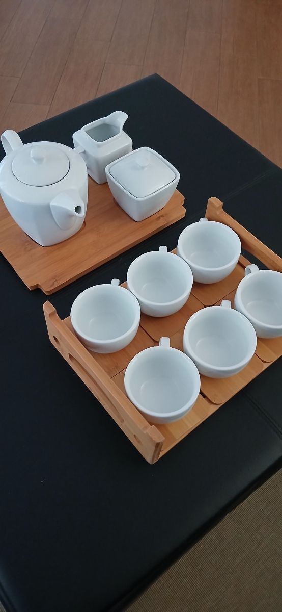 Set da tè in porcellana e bambù