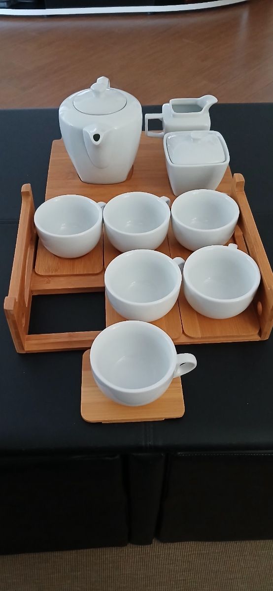 Set da tè in porcellana e bambù