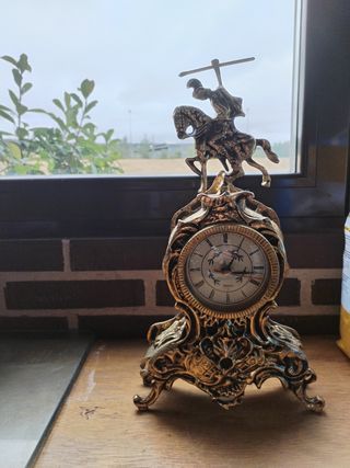 Reloj de bronce antiguo 