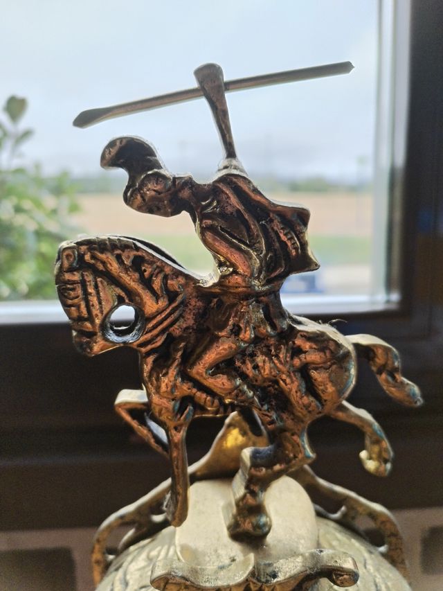 Reloj de bronce antiguo