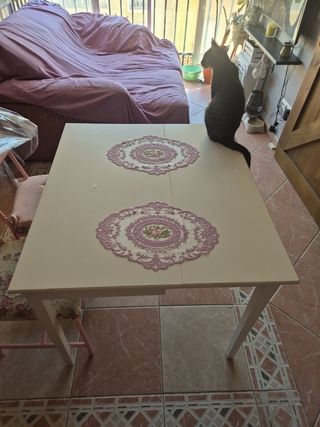 Mesa blanca de madera - Comedor