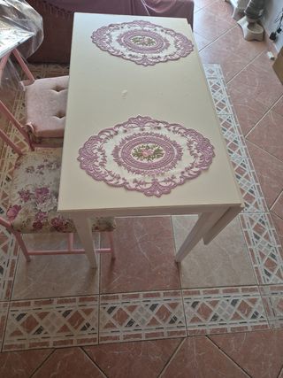 Mesa blanca de madera - Comedor