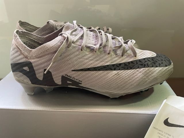 Botas Nike Fútbol - Gris/Negro