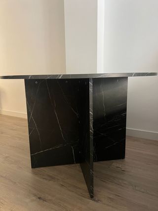 Mesa redonda de madera estilo mármol 