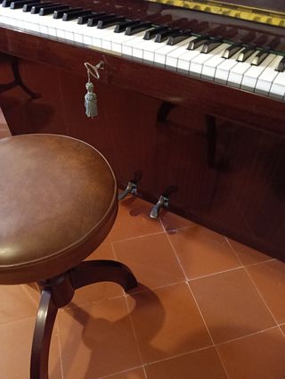 Piano Rönisch vertical