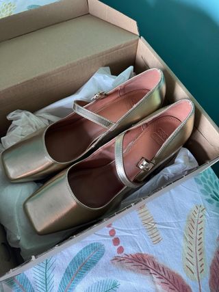 Zapatos ASOS dorados