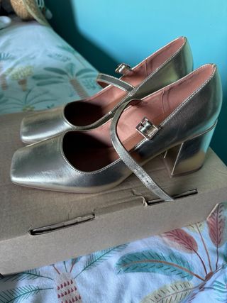 Zapatos ASOS dorados