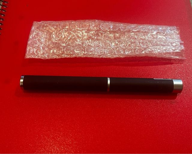 Puntero láser rojo - Pluma