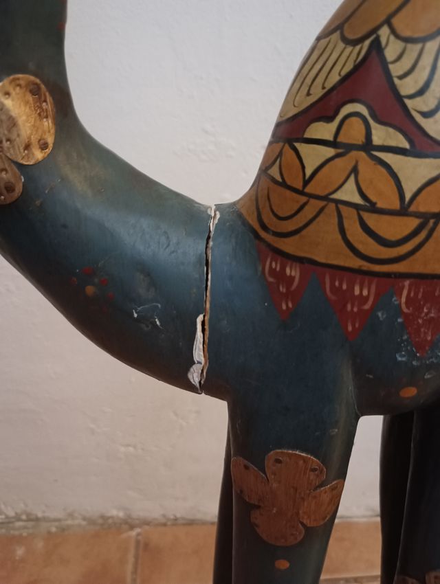 Dromedario Decorativo de Madera