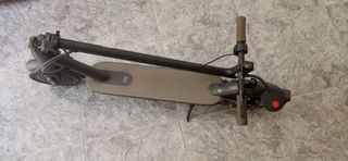 Patinete eléctrico Xiaomi Mi Essential con cargado