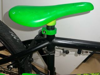 BMX Berg Tribe: bici negra y verde