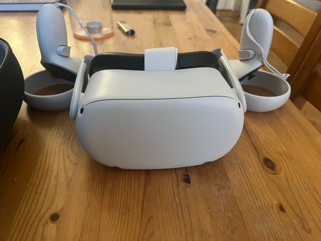 Oculus Quest 2 + funda oficial