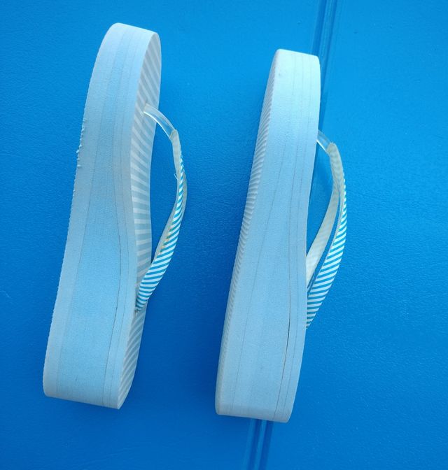 Infradito azzurre e bianche - Zeppa