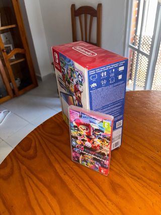 Nintendo Switch OLED + Mario Kart 8 Deluxe