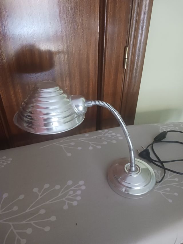 Flexo vintage metálico plateado