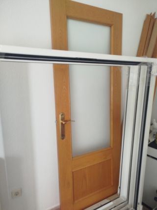 Puerta interior madera maciza
