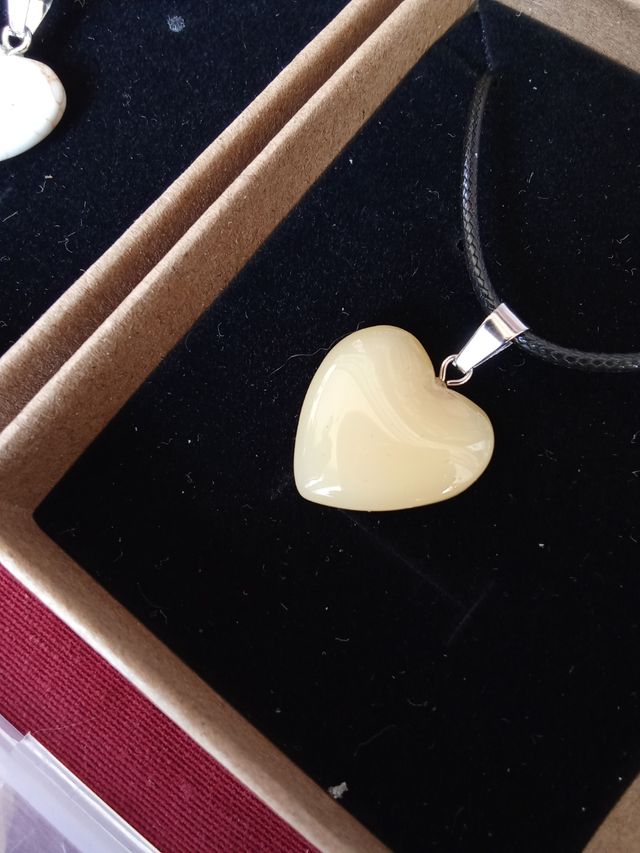 Colgante corazón amarillo claro