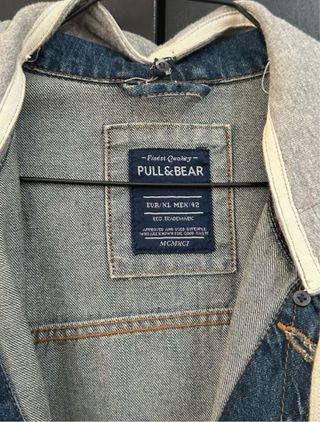 Chaqueta tejana con sudadera gris extraible