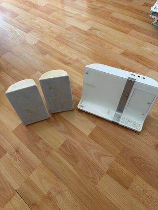 Minicadena JVC blanca y beige