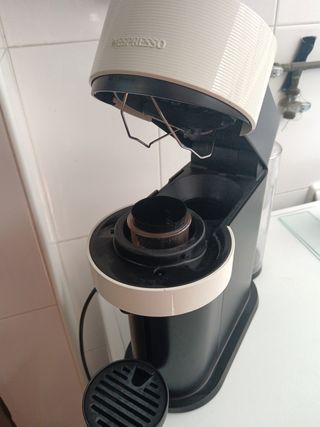 Cafetera Nespresso DeLonghi Blanca