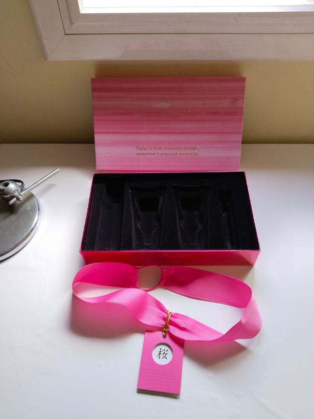 Caja Rituals vacía y cinta