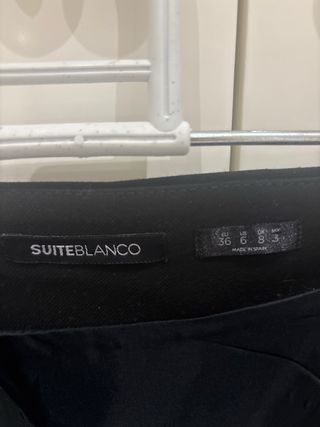 Falda midi asimétrica negra