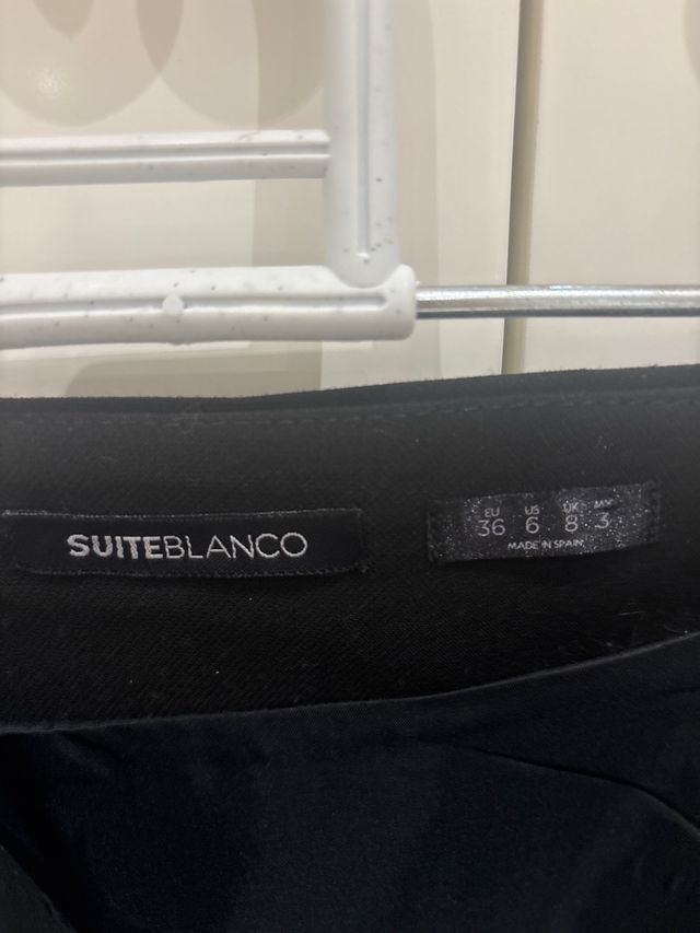 Falda midi asimétrica negra