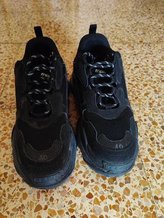Balenciaga Triple S negras unisex