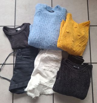 Ropa talla XS  3 jerséis , 2 shorts y una camiseta