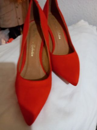 Zapatos tacón aguja rojos