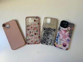 Fundas iPhone 13/14
una 3€ dos 5€ cuatro 10€