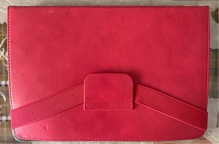 Funda rosa de tablet. TABLET NO INCLUIDA
