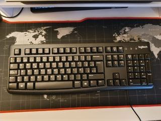 Teclado Logitech negro