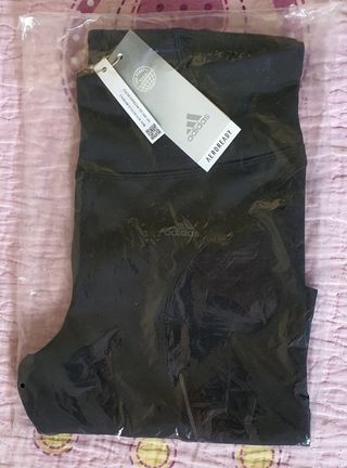 Malla ADIDAS, corta. Sin estrenar. Talla 13-14.