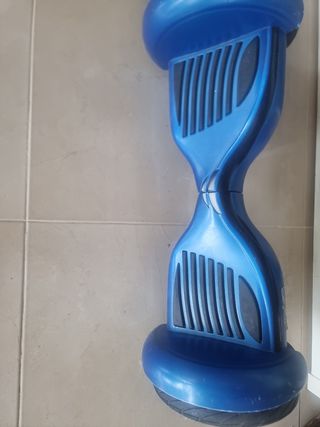 Patinete eléctrico azul le falta cargador