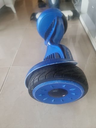 Patinete eléctrico azul le falta cargador