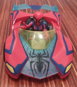 Spiderman con su Coche Marvel
