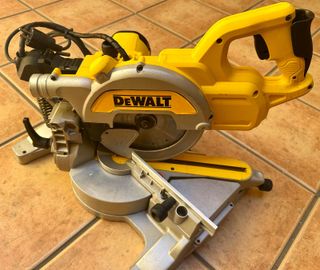 DEWALT Ingletadora Telescópica XPS DWS777 XP