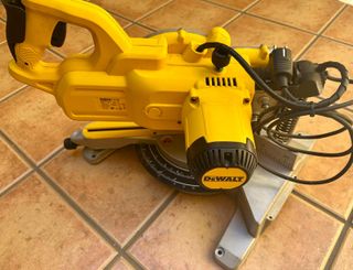 DEWALT Ingletadora Telescópica XPS DWS777 XP