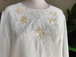 Blusa blanca vintage bordada