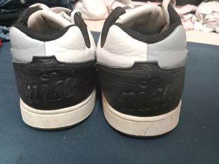 Zapatillas Nike blancas y negras
